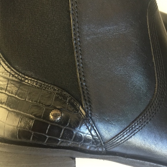 UGG Woman's Leather Ankle Boots - Picture 5 of 7